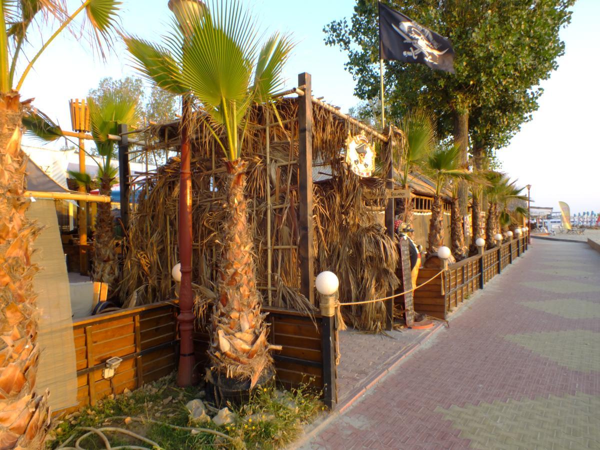 מאמאיה Pirates Resort מראה חיצוני תמונה